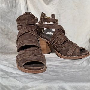 Freebird Claw Sandals